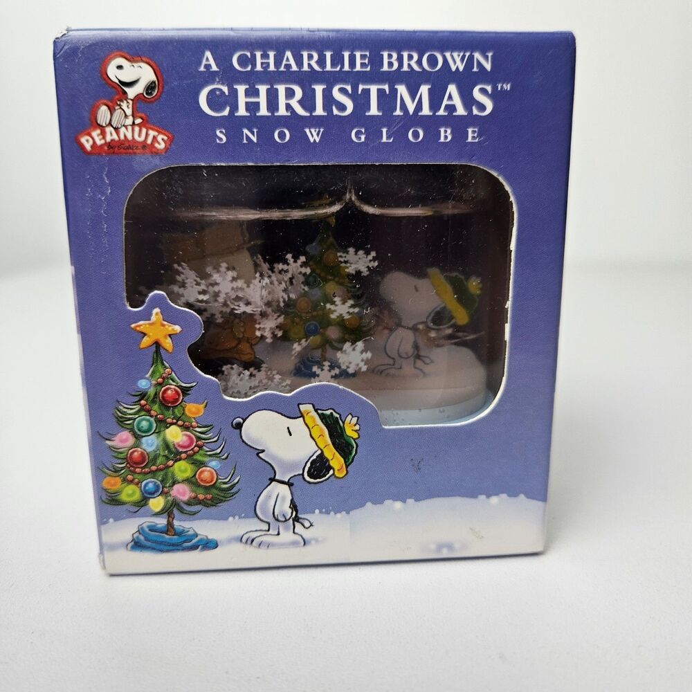 Charlie Brown christmas snow globe